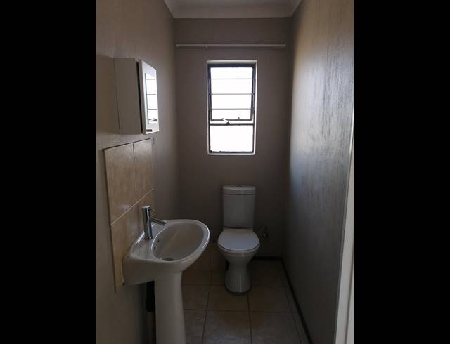 3 BEDROOM FREEHOLD FOR SALE IN SHARON PARK